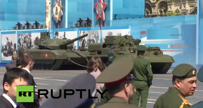 Video siêu tăng T14 Armata chết máy khi đang tập duyệt binh ảnh 1