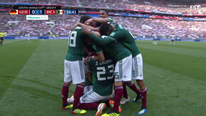 Cận cảnh Lozano sút tung lưới đội tuyển Đức giúp Mexico vượt lên ảnh 1
