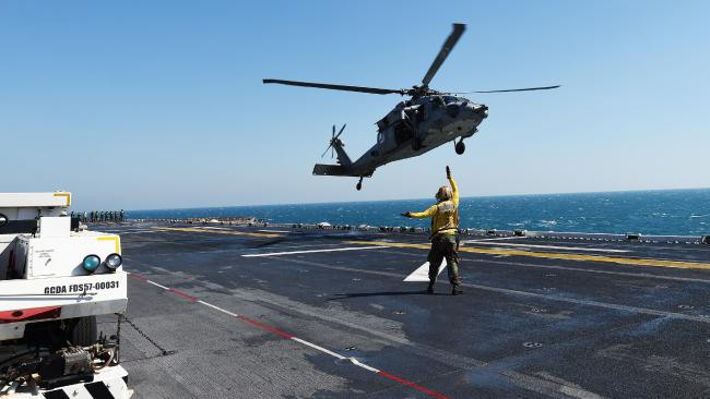 Trực thăng Mỹ rơi ngoài biển Nhật Bản, 2 người mất tích ảnh 1