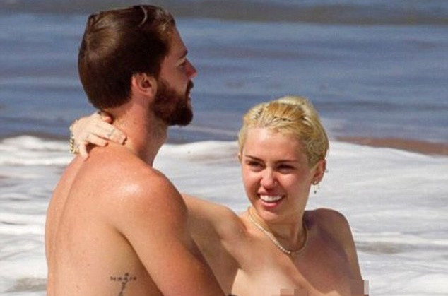 Miley Cyrus: Từ công chúa Disney đến "ngôi sao khoe thân" ảnh 1