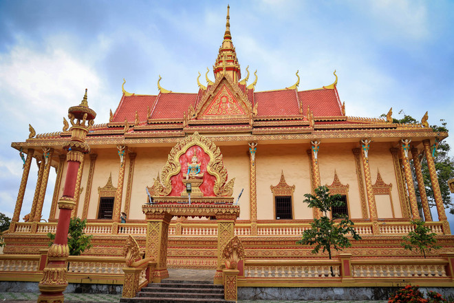Vẻ đẹp của kiến trúc Khmer tại chùa Xiêm Cán. (Ảnh: Hoài Nam/Vietnam+) Những điểm đến không thể bỏ lỡ trong các tour du lịch Tây Nam Bộ ảnh 4