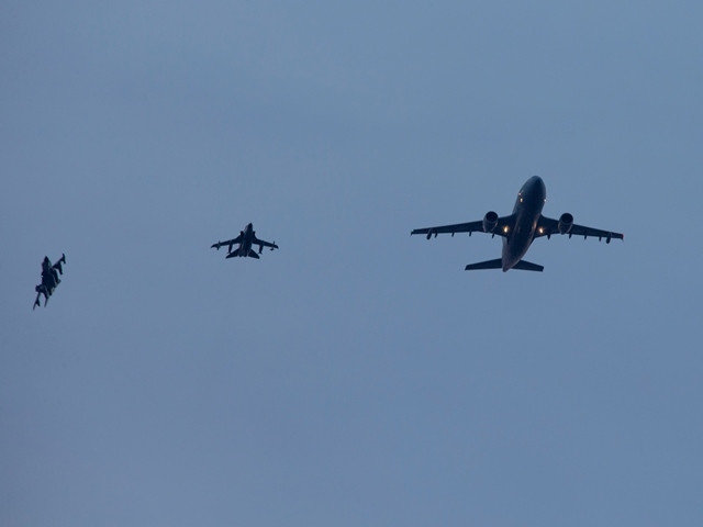 Đức lần đầu tiếp liệu cho chiến đấu cơ ném bom IS tại Syria ảnh 1