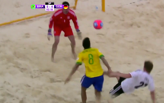 [Video] Bàn thắng đẹp nhất trong lịch sử bóng đá bãi biển ảnh 1