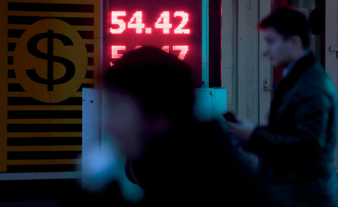 Nga thiệt hại 140 tỷ USD do lệnh trừng phạt và giá dầu giảm ảnh 1