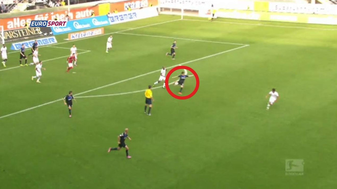 [Video] Bàn thắng từ cự li 83m giúp Padeborn vượt mặt Bayern ảnh 1