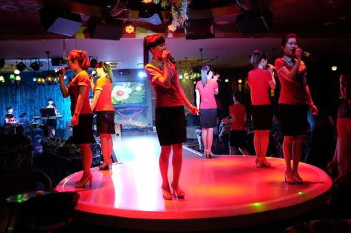 Ban nhạc nữ Triều Tiên khuấy đảo biên giới Trung Quốc ảnh 1