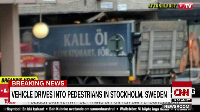 Hiện trường kinh hoàng vụ xe tải lao vào đám đông ở Thụy Điển ảnh 10