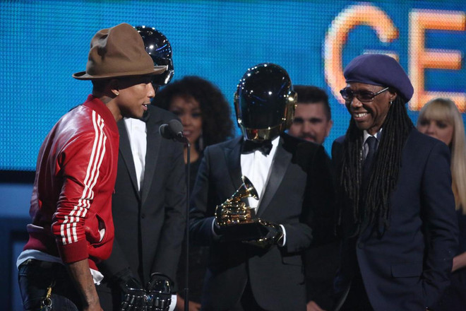 Daft Punk vẫn đeo mũ bảo hiểm lên nhận Grammy (Nguồn: AP) Daft Punk và Lorde đại thắng ở giải Grammy 2014 ảnh 1