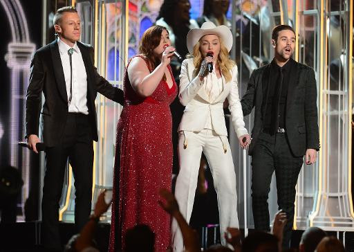 Macklemore, Ryan Lewis, Mary Lambert, Madonna trình diễn "Same Love" (Nguồn: AFP) Daft Punk và Lorde đại thắng ở giải Grammy 2014 ảnh 3