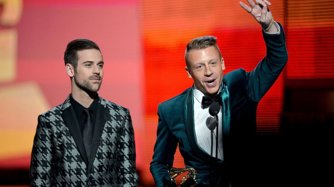 Ryan Lewis và Macklemore nhận giải Grammy Nghệ sĩ mới xuất sắc trong số bốn giải mà họ giành được (Nguồn: Getty) Bộ đôi rapper giành Grammy Nghệ sĩ mới xuất sắc nhất ảnh 1