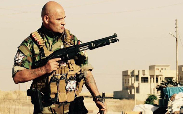 "Ông lão Rambo" người Anh rời bỏ gia đình để chiến đấu với IS ảnh 1