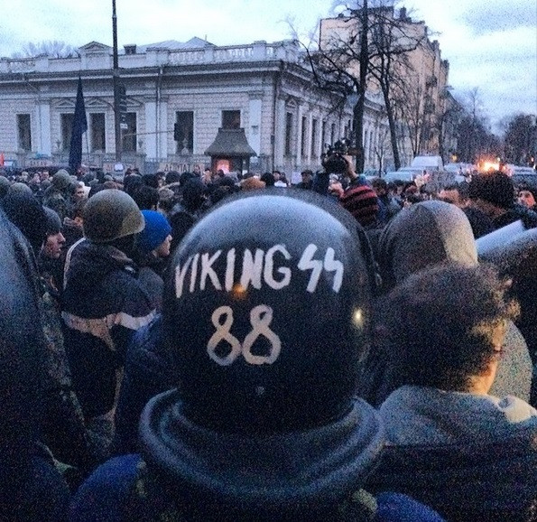 Nga lo ngại biểu tượng phátxít lan tràn tại Ukraine ảnh 3