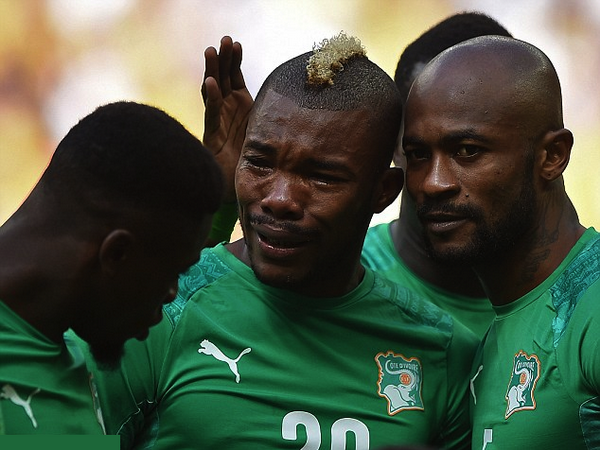 Báo chí Anh đưa tin sai về vụ tiền vệ Cote d’Ivoire khóc nức nở ảnh 1