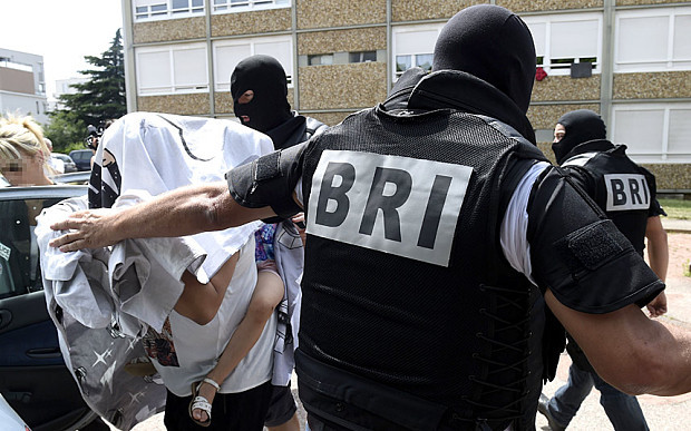 Nghi phạm chặt đầu ông chủ tại Pháp là "con sói đội lốt cừu" ảnh 1