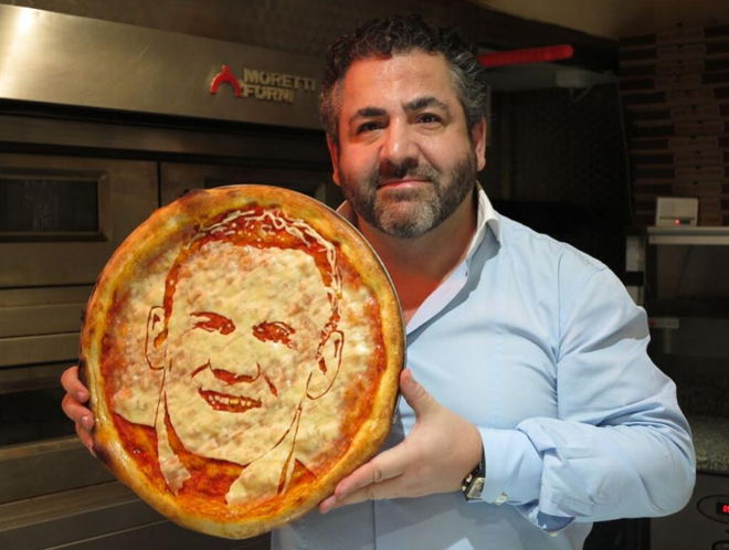 [Photo] Vẽ chân dung sao World Cup 2014 trên bánh pizza ảnh 3