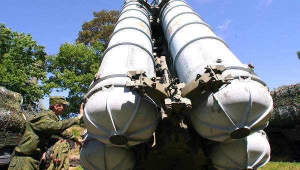 Hệ thống tên lửa S-300 của Nga (Nguồn: RIA) Nga chuyển giao 4 hệ thống phòng không S-300 cho Belarus ảnh 1