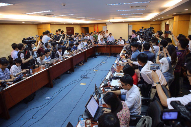 [Photo] Nóng bỏng cuôc họp báo về vụ cá chết ở Biển Miền Trung ảnh 3