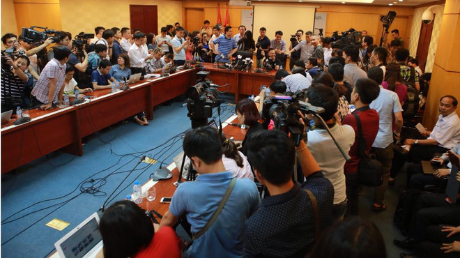 [Photo] Nóng bỏng cuôc họp báo về vụ cá chết ở Biển Miền Trung ảnh 8