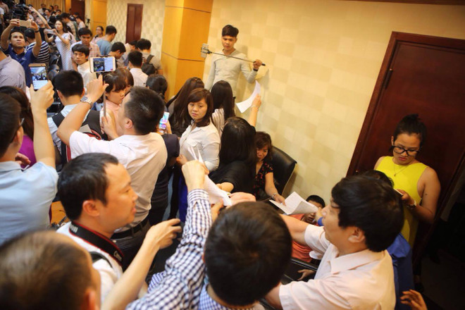 [Photo] Nóng bỏng cuôc họp báo về vụ cá chết ở Biển Miền Trung ảnh 5