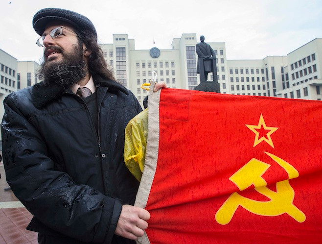 Nhiều người Nga đổ lỗi cho phương Tây làm Liên Xô tan rã ảnh 1