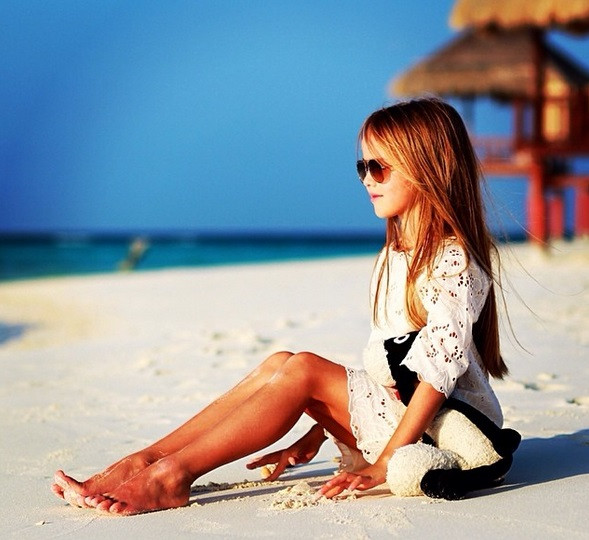 Mẹ người mẫu nhí "xinh nhất thế giới" lên tiếng bảo vệ con gái ảnh 1