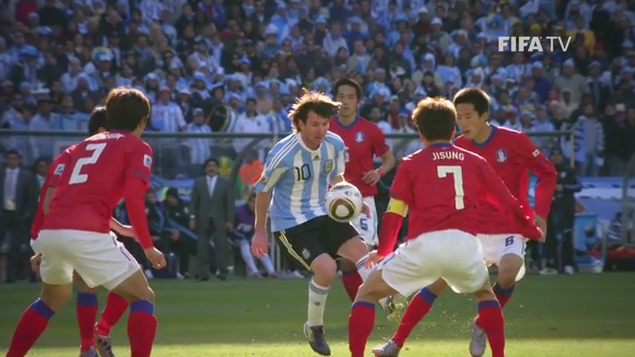 Những pha biểu diễn kỹ thuật hay nhất lịch sử World Cup ảnh 1