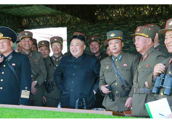 Cận cảnh lãnh đạo Triều Tiên Kim Jong-un thị sát tập trận ảnh 7