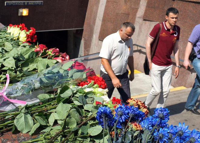 Moskva để tang các nạn nhân trong vụ tai nạn tàu điện ngầm ảnh 1