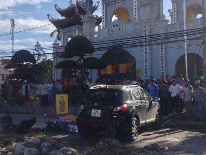 Tàu hỏa đâm ôtô ngay trước cổng chùa, 6 người thương vong ảnh 2