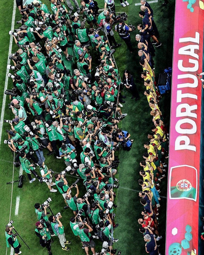 [Video] Ronaldo lại gây tranh cãi khi bỏ vào đường hầm trước đồng đội ảnh 2