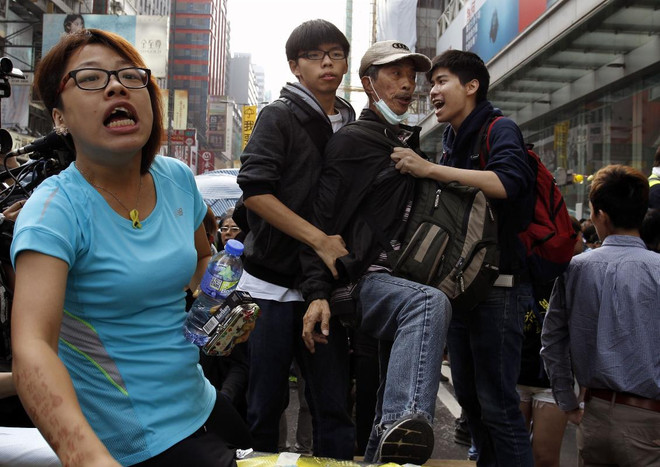 Trung Quốc lên tiếng ủng hộ Hong Kong bắt Joshua Wong ảnh 1