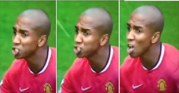 Ashley Young bị vật thể lạ rơi trúng mồm ở trận gặp Swansea ảnh 1