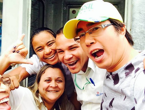 Gặp những người hàng xóm cũ của huyền thoại Ronaldo "béo" ảnh 3