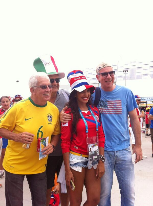 Nữ phóng viên xinh đẹp của Costa Rica gây sốt tại World Cup ảnh 5