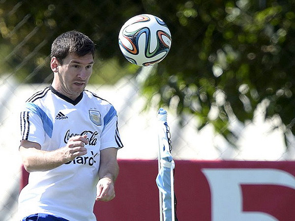 Messi và Aguero trình diễn kỹ thuật siêu việt trong buổi tập ảnh 1