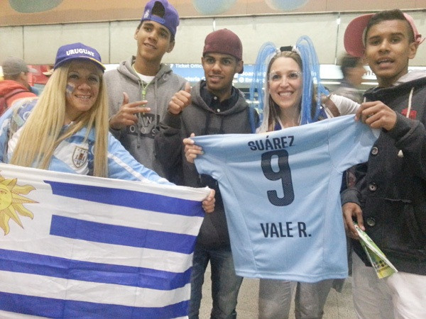 Luis Suarez được CĐV Uruguay yêu quý vì anh là người thường ảnh 1