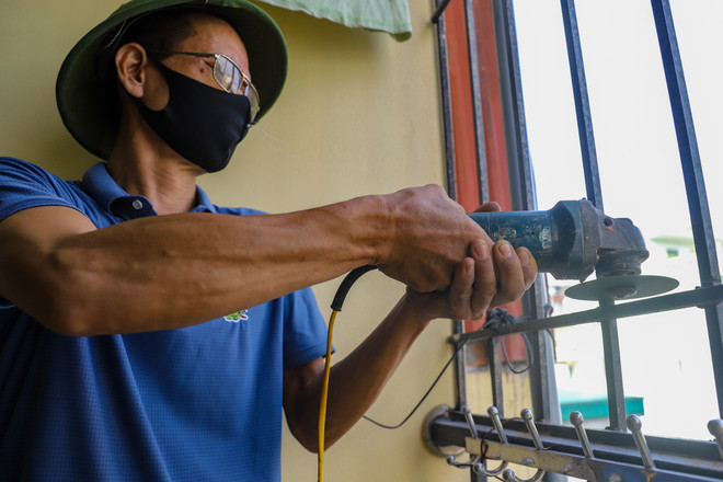 Các nhà trọ cắt chuồng cọp, mở lối thoát nạn đề phòng có hỏa hoạn xảy ra. (Ảnh: Hoài Nam/Vietnam+) vnp_2.jpg