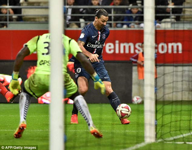 Ibrahimovic lại lập siêu phẩm trong trận mở màn Ligue 1 ảnh 1