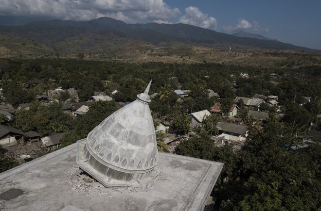 Video sóng thần kinh hoàng ập vào Palu sau động đất ở Indonesia ảnh 1