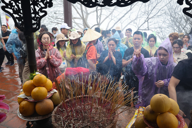 Có rất nhiều các hoạt động tâm linh diễn ra trong đầu mùa Xuân. (Ảnh: Hoài Nam/Vietnam+) vnp_6.jpg