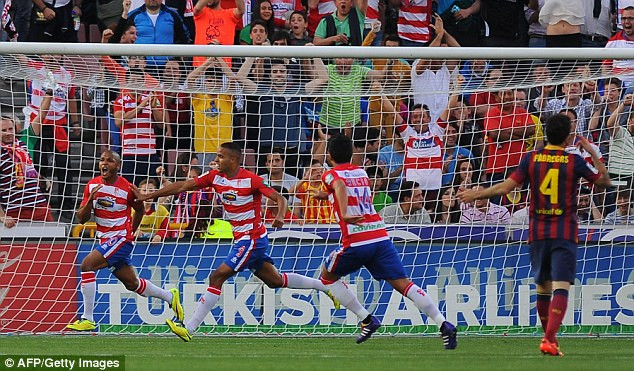 Granada quật đổ Barca, Arsenal vào chung kết FA ảnh 1