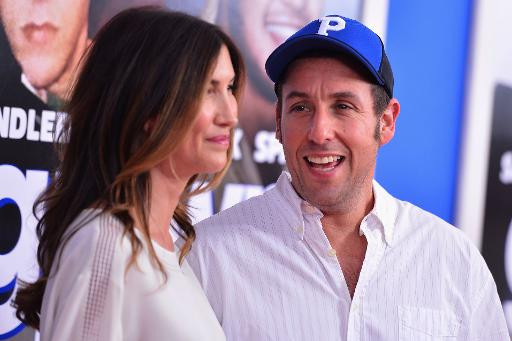 Adam Sandler và vợ Jackie tại buổi công chiếu "Grown Ups 2" ở Mỹ (Nguồn: AFP) Adam Sandler lần thứ 3 liên tiếp nhận đề cử Mâm xôi vàng ảnh 1