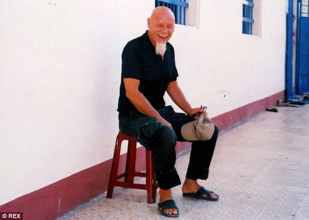 Ca sĩ Anh từng ngồi tù ở Việt Nam Glitter bị kết tội ấu dâm ảnh 2