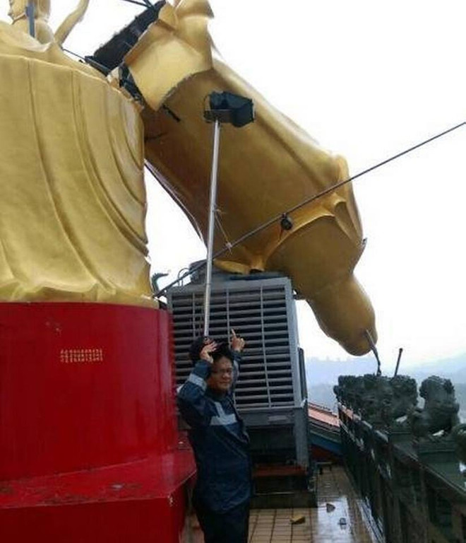 Siêu bão Soudelor quật đổ tượng Phật Bà Quan Âm ở Đài Loan ảnh 4