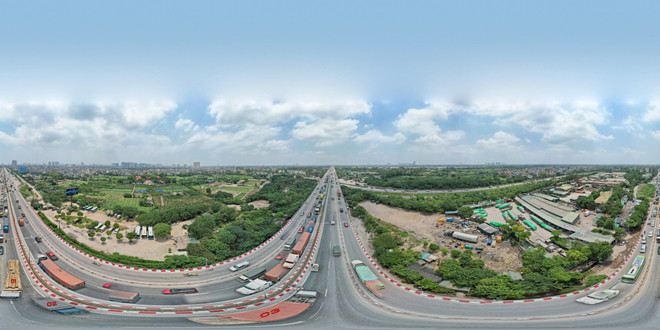 [Ảnh 360] Va chạm giao thông gây tắc nghẽn trên cầu Thanh Trì sáng 4/5 ảnh 1