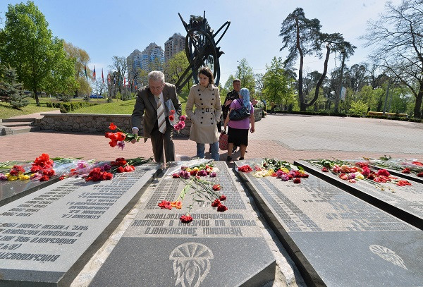 [Photo] Tưởng niệm các nạn nhân của thảm họa Chernobyl ảnh 2