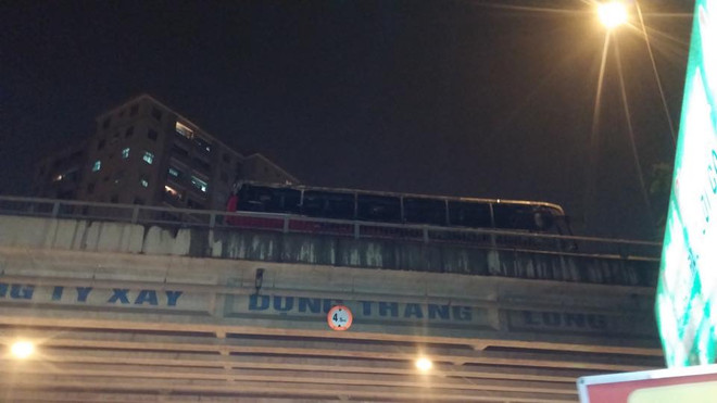 Hà Nội: Xe khách cháy dữ dội ở đường trên cao vành đai 3 ảnh 3