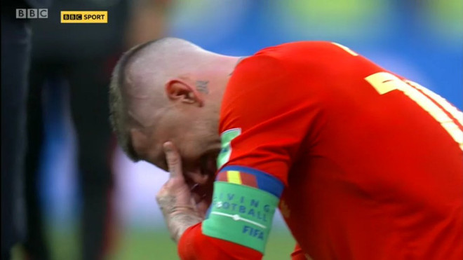 Ramos khóc nức nở sau penalty, fan thế giới ăn mừng 'quả báo' ảnh 2