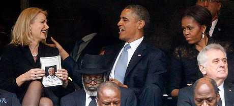 Cả ông Bush cũng chụp ảnh "selfie" như ông Obama ảnh 2