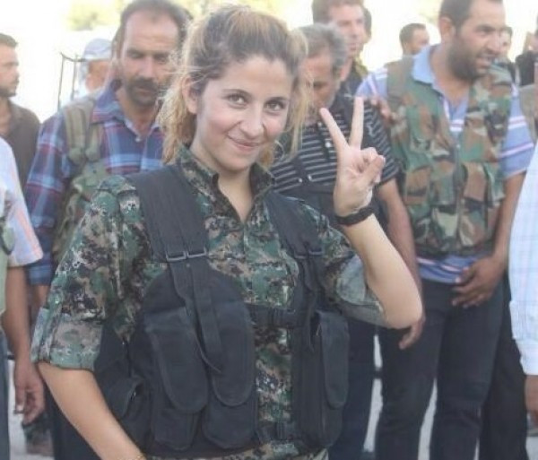 Một nữ chiến binh người Kurd ở Kobane (Nguồn: Twitter) Tâm sự của nữ chiến binh người Kurd đã giết nhiều tay súng IS ảnh 2